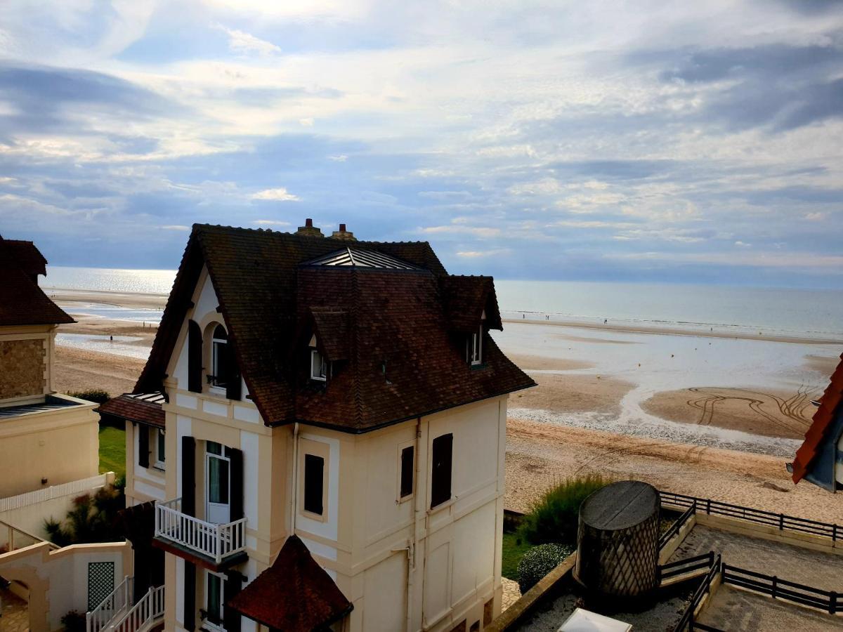 M2M Studio avec balcon - vue magnifique face campagne et côté mer - les pieds dans l eau! Blonville-sur-Mer Esterno foto