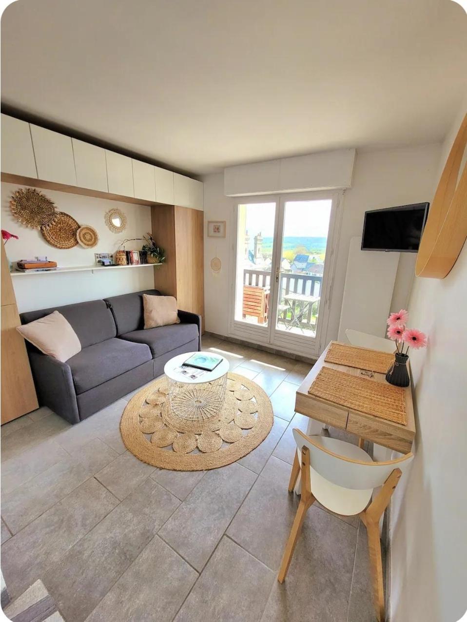 M2M Studio avec balcon - vue magnifique face campagne et côté mer - les pieds dans l eau! Blonville-sur-Mer Esterno foto